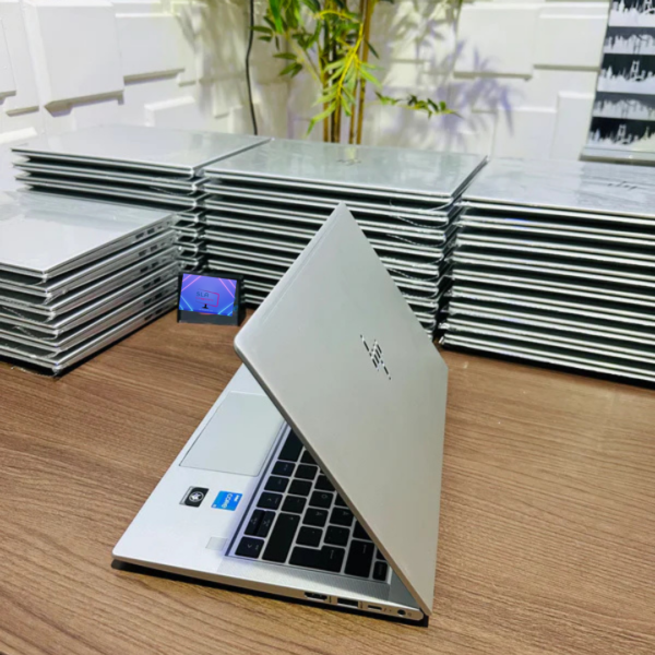 Second image of Microsoft Surface Laptop 3 - 10th Gen. Intel Core i5 - 256GB SSD - 8GB RAM - Keyboard Light - Touchscreen